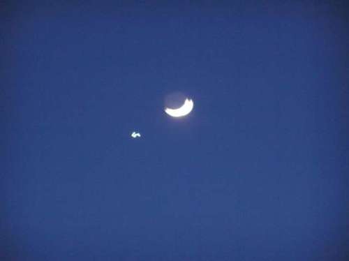 The moon and Venus aligned