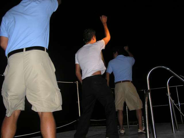 Boat #4 crew bailamos para los Americanos