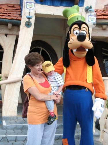 Goofy looks more pregnant than Amy